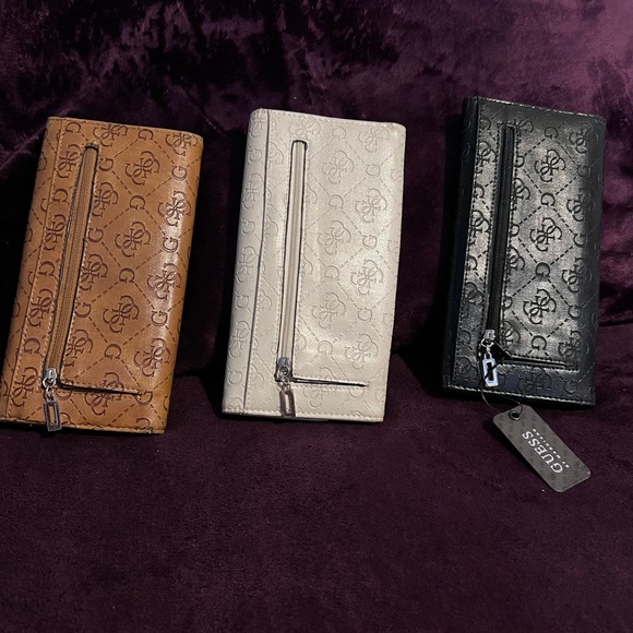 Guess wallets - Picture 2 of 5